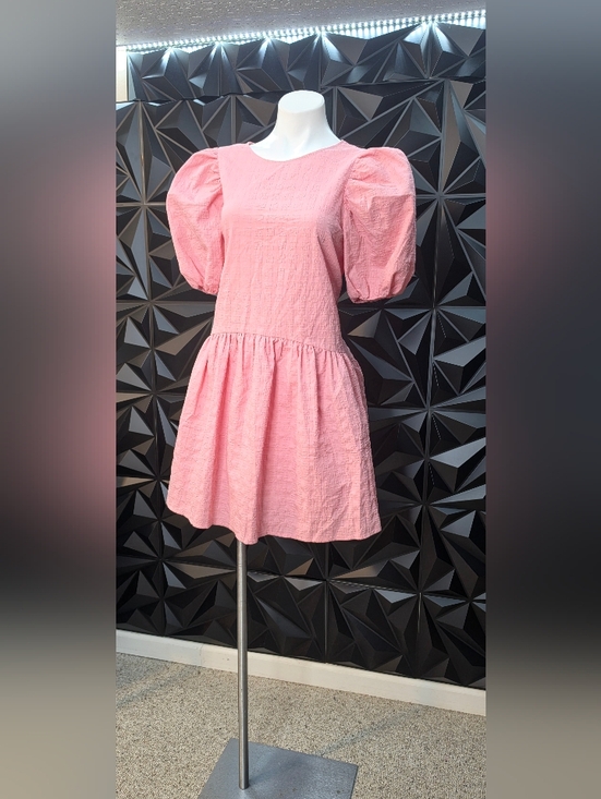 English Factory Dresses & Skirts - English Factory Pink Puff-Sleeve Tiered baby doll Dress